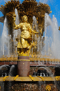 VDNHVVC莫斯科展览中心的人与之间喷泉友谊中雕刻着乌克兰的苏联纪念碑蓝色的图片