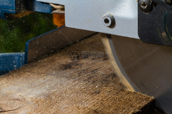 工具带有圆形切开板行业木材图片