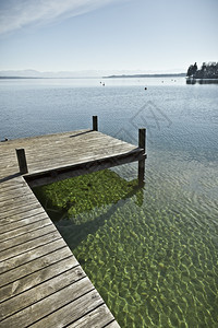 孤独德国斯塔伦伯格湖的旧码头浪漫安静图片