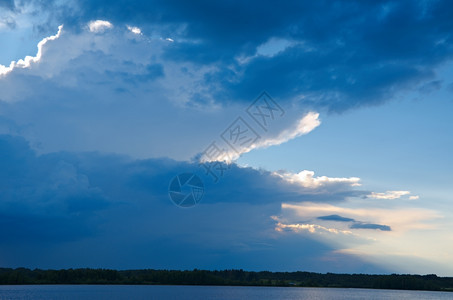 阿尔汉格斯克肯诺零湖晚间风暴席卷俄罗斯阿方格尔克地区雨肯诺泽耶图片