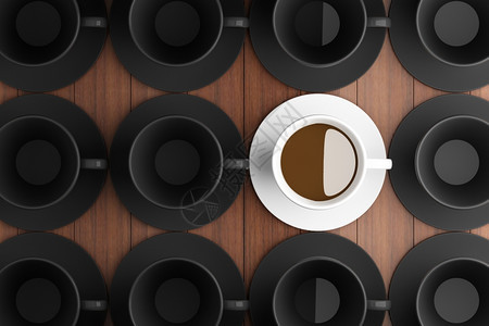 排咖啡因在黑杯中间的白概念图片