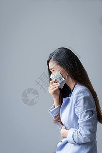 咳嗽和患有流感的女性图片