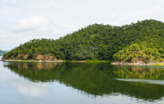 森林云泰国斯里纳卡林大坝绿山景象观图片