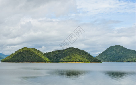 泰国斯里纳卡林大坝景象森荒野白色的图片
