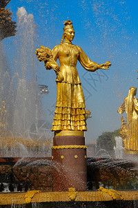 晴天金子历史VDNHVVC莫斯科展览中心的人与之间喷泉友谊中将哈萨克斯坦雕刻在人民友谊的喷泉中图片