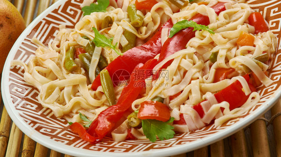 美味的一顿饭VegSchezwanNoodles烹饪亚洲菜料传统各种盘顶视辛辣的图片