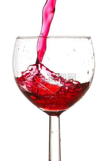 将红葡萄酒倒入白色背景上隔绝的玻璃杯浇注餐厅红酒图片