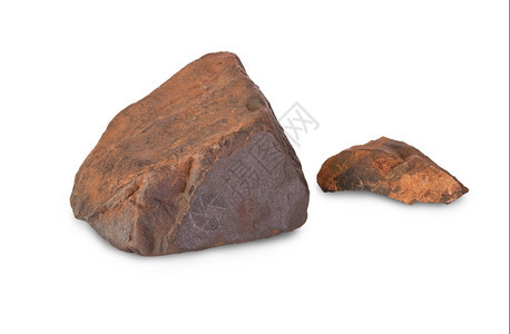 样本金属两块铁矿石在白色背景上被分离岩石图片