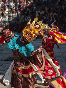 龙年逛庙会之敲鼓竹巴鼓戏服不丹王国ParoTsechu在ParoTsechu的面具舞蹈Tshechus是佛教Kagyu学校Drukpa教界的宗节背景