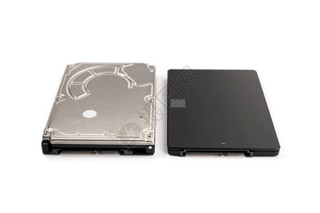电脑金属的信息现代SSD和旧的HDDD硬盘驱动器在白色背景计算机硬件数据存储中孤立图片