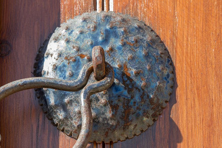 入口家具木头在塞浦路斯洛福的旧棕色木制门图片