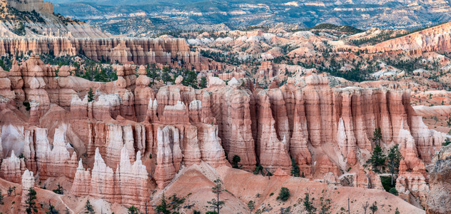 犹他州河BryceCanyon大山群落岩石全景图片