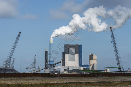 欧洲贫困地区转子丹附近霍兰市发电厂的烟雾污染欧洲贫穷地区云空气环境图片