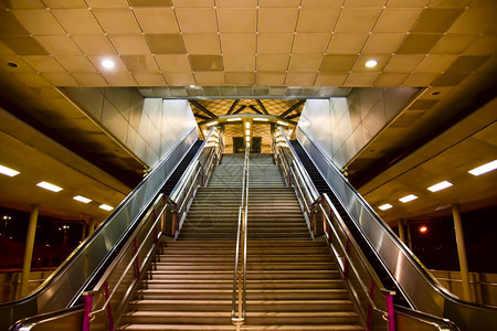 运输防弹少年团天空火车站的楼梯厢和火站的楼梯地面图片