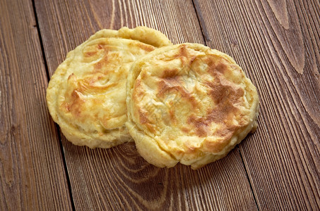 美食Pinterest上的Kalitt质朴的木背景中来自芬兰的传统卡累利阿馅饼食物棕色的图片