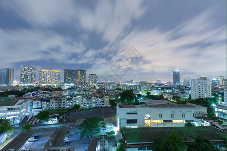 高的摩天大楼夜间曼谷最高群的大楼晚上市中心图片