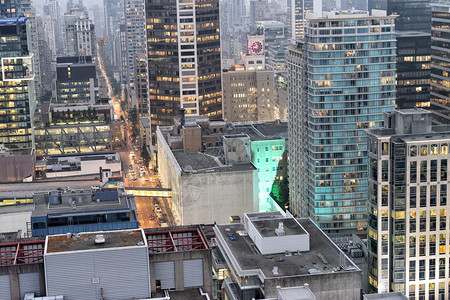 美国城市207年8月日加拿大温哥华市中心楼下建筑VANCOOVER的空中观察2017年8月日温哥华晚夜市区大楼的空中观察图片