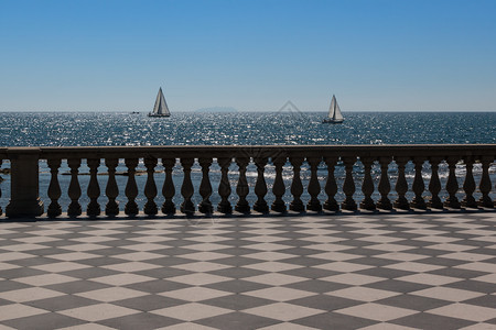 意大利语托斯卡纳陶瓷制品LivornorsquosMascagni海台和白帆船背景意大利托斯卡尼图片