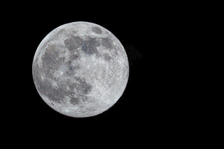 黑背景的超级月亮太阴天空辉光图片