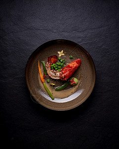 优秀的米其林新鲜餐盘上美味的食物精餐盘子有创意的餐厅大概念图片
