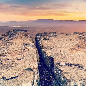 比率在澳洲格拉姆皮安公园日落时顶端的悬崖视图带有回溯Instagram风格过滤效果器高的图片