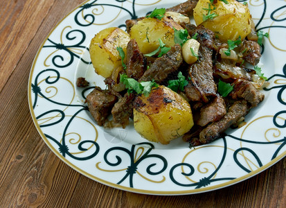 土耳其烤肉饭羊肉Kazankebab炸肉和马铃薯油一顿饭背景