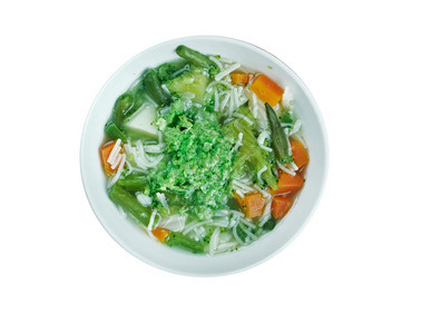 蔬菜配有意大利面食和虫类的意大利汤小酒馆豆子图片