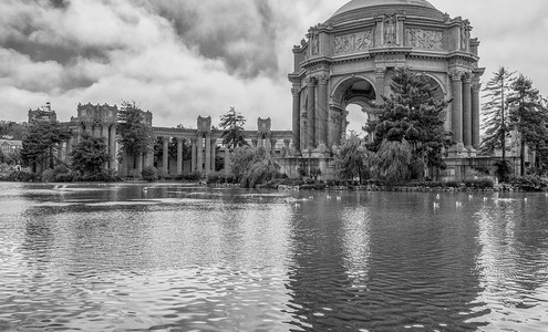 城市公园一种圣弗朗西斯科美术馆景加利福尼亚州旧金山风云多彩的天光和加州圣弗朗西斯科美术宫馆艺场图片