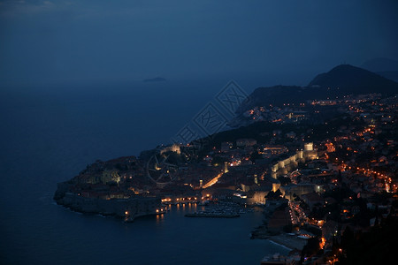 Dubrovnik克罗地亚得里海之夜现场大众旅游目的地海景城市假期图片