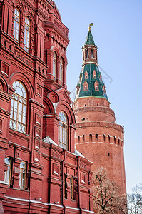 莫斯科控股历史博物馆的详情其背景中有一个克里姆林宫控股塔瓜拉纳皮建筑学砖图片