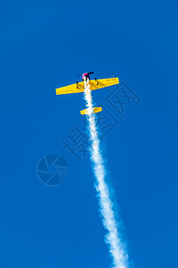 航空学CADIZSPAINSEP12架从事杂技巡逻的Jacob52飞机参加了09年月12日在西班牙Cadiz举行的卡迪兹第二次航图片
