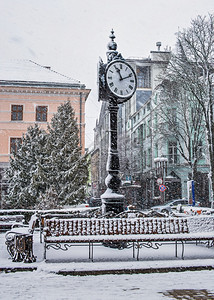 乌克兰捷尔诺波0152乌克兰捷尔诺波的三方时钟在一个下雪的冬日早晨乌克兰捷尔诺波下雪的冬日早晨建筑学一种发现图片