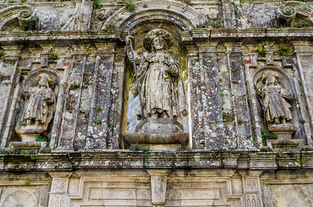 寺庙古老的卡米诺建筑细节西班牙圣地亚哥的孔波斯特拉大教堂外墙背景图片