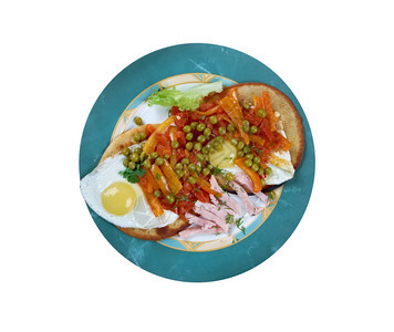 皮坎特HuevosMotulelnos在MotulYucatan镇早餐食物是用玉米饼火腿豆子平板和沙尔萨粉末上的蛋做成烹饪制作图片