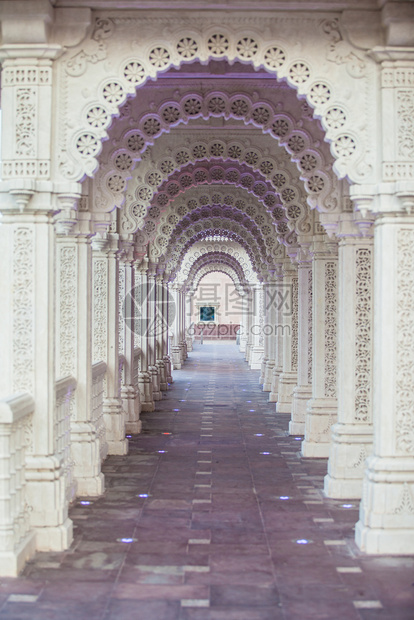 BAPS印度神庙外的寺装饰美丽的穆鲁加门迪尔图片