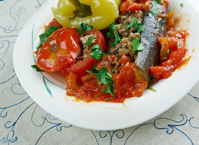西红柿受欢迎伊朗人晚餐Badimcanbiberpomidordolmasi阿塞拜疆各地的豆类胡椒和西红柿图片
