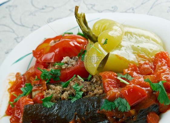 西红柿受欢迎素食主义者Badimcanbiberpomidordolmasi阿塞拜疆各地的豆类胡椒和西红柿多尔马图片