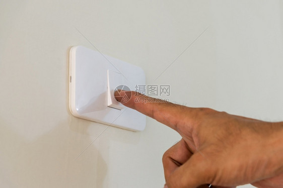 屋打开墙上的灯关可以伸门尔斯的手指内部家图片