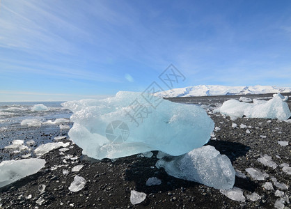 反思海滩岸边的冰川海洋贝格图片