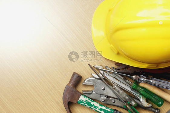 螺丝刀为了维修和建筑工具设备用于修理和建造锤子图片