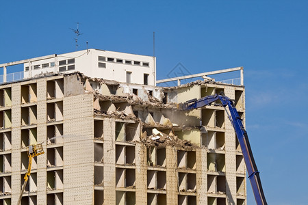 高的废墟住宅拆除建筑物图片