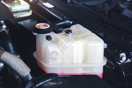 汽车散热器系统冷却储油罐车辆器维护图片