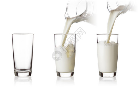 运动养分白色的从背景中分离的罐子灌装一杯牛奶的过程从罐子中灌装一杯牛奶的过程图片