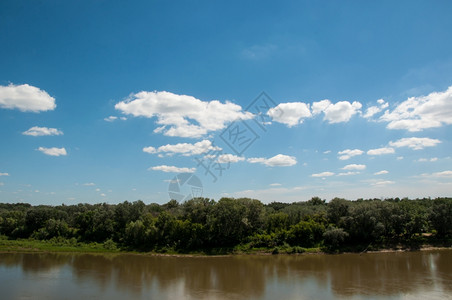 旅游国民行乌拉尔河是欧洲与亚的自然边界俄罗斯和之间的自然边界图片
