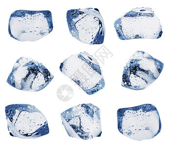 液体冷冻冰川大量种类繁多的带有小滴冰立方体它们与水滴隔绝在白色背景上的浮筒分离图片
