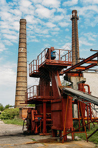 制造业技术砖工输送器和旧厂烟囱图片