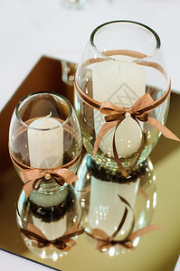 庆典婚礼或其他活动的节庆桌位设置安排为了花瓶图片