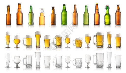 琥珀色未开封收集在白色背景上隔离的不同啤酒瓶和玻璃杯的收藏品黄色图片