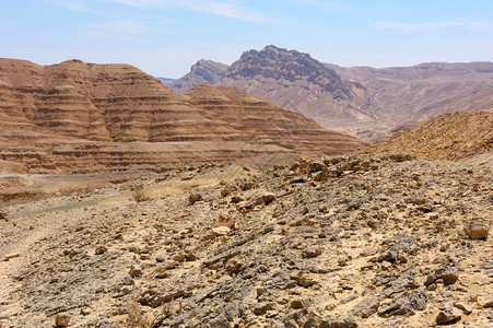 中间MakhteshRamon以色列独特的弹坑山龙舌牙户外地质学图片