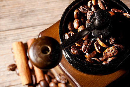 复兴机器咖啡研磨木本底有豆子和肉桂棒处理图片